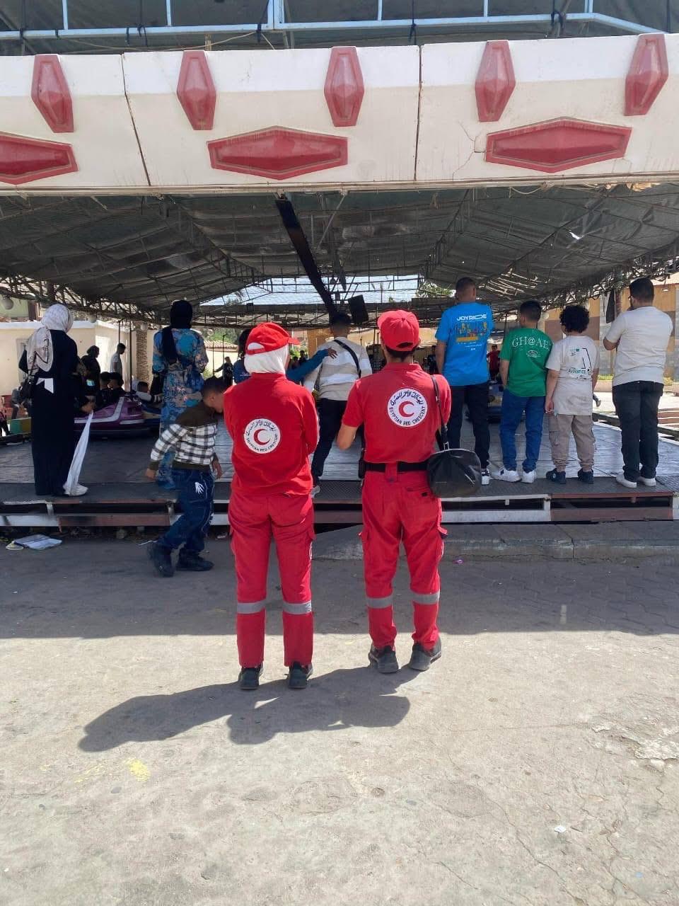 الهلال الأحمر المصري ينشر فرق الاستجابة للطوارئ في ساحات التجمعات والميادين والمقاصد السياحية 2 الهلال الأحمر المصري ينشر فرق الاستجابة للطوارئ في ساحات التجمعات والميادين والمقاصد السياحية