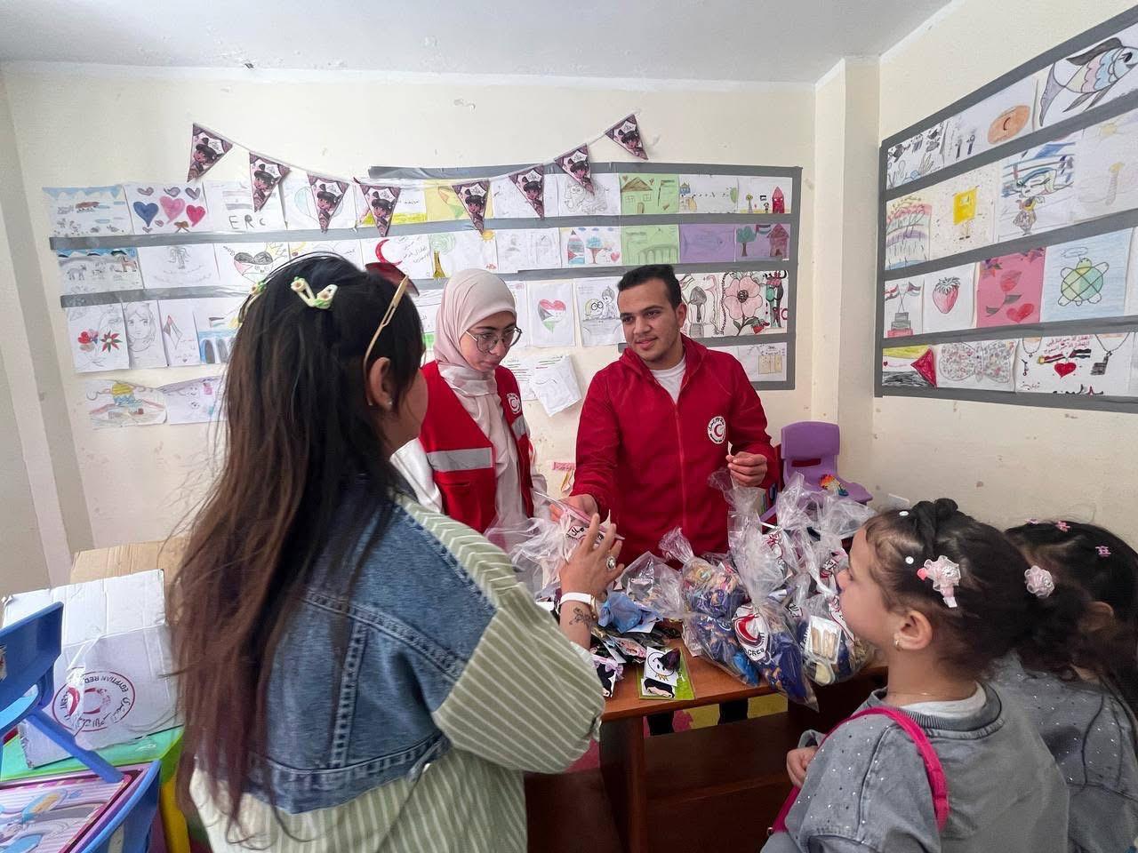الهلال الأحمر المصري ينشر فرق الاستجابة للطوارئ في ساحات التجمعات والميادين والمقاصد السياحية 7 الهلال الأحمر المصري ينشر فرق الاستجابة للطوارئ في ساحات التجمعات والميادين والمقاصد السياحية