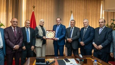 وزير المالية يكرم 7 قيادات ضريبية متميزة تقديرًا لأدائهم في رضاء الممولين