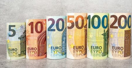 سعر اليورو أمام الجنيه اليوم الأربعاء 23-4-2025