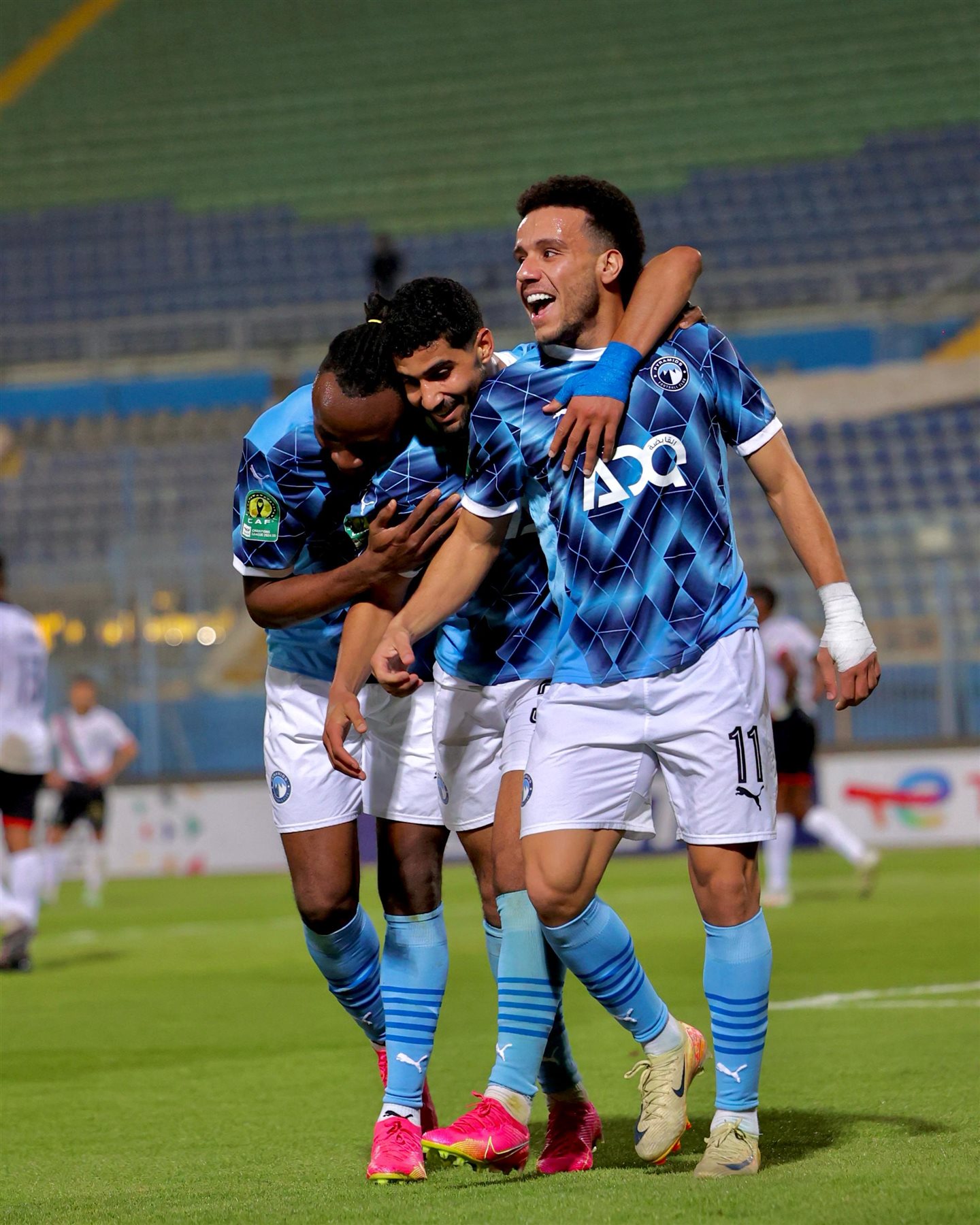 دوري أبطال أفريقيا.. بيراميدز يكتسح الجيش الملكي برباعية ويضع قدما في نصف النهائي 1 دوري أبطال أفريقيا.. بيراميدز يكتسح الجيش الملكي برباعية ويضع قدما في نصف النهائي