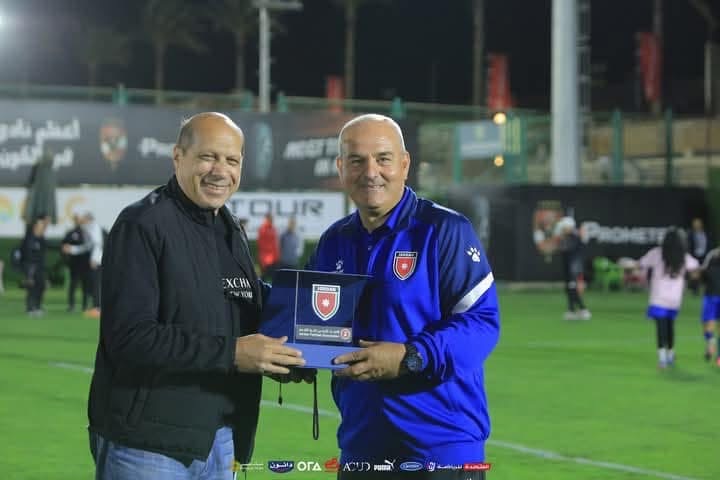 علاء نبيل يكرم المدير الفني لمنتخب الكرة النسائية بالأردن 1 علاء نبيل يكرم المدير الفني لمنتخب الكرة النسائية بالأردن