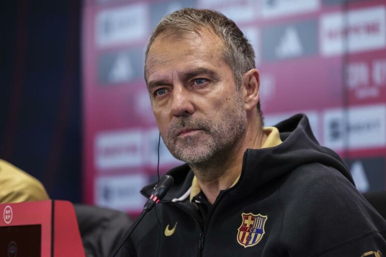 فليك يعلن موقف تير شتيجن وليفاندوفسكي من المشاركة مع برشلونة أمام بلد الوليد