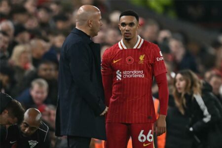 ذا أثلتيك تكشف كواليس مثيرة حول رحيل أرنولد عن ليفربول.. وموقف غريب من سلوت