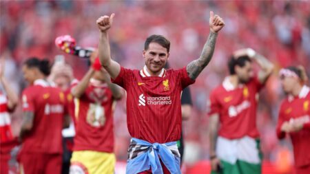 ماك أليستر يطلب من ليفربول التعاقد مع زميله في منتخب الأرجنتين