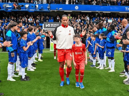 فيديو | ممر شرفي من تشيلسي لـ ليفربول بعد التتويج بلقب الدوري الإنجليزي