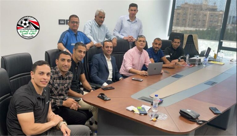 أبرزها بمباراة الأهلي وحرس الحدود.. أوسكار رويز يناقش حالات تحكيمية في الدوري مع 6 حكام