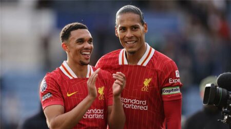 فان دايك يرد على هجوم جمهور ليفربول ضد أرنولد.. ويصرّح: موقفي أنا ومحمد صلاح مختلف