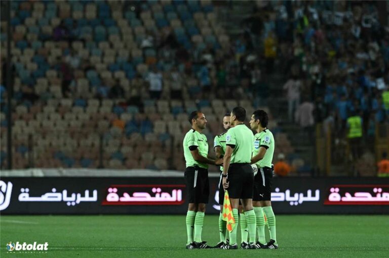 خاص | تفاصيل واقعة الجماهير مع حكم مباراة الزمالك وبيراميدز