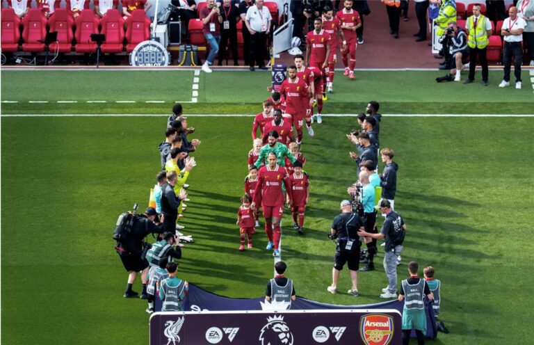 فيديو | للمرة الثانية.. ممر شرفي لـ ليفربول من لاعبي آرسنال في الدوري الإنجليزي فيديو | للمرة الثانية.. ممر شرفي لـ ليفربول من لاعبي آرسنال في الدوري الإنجليزي