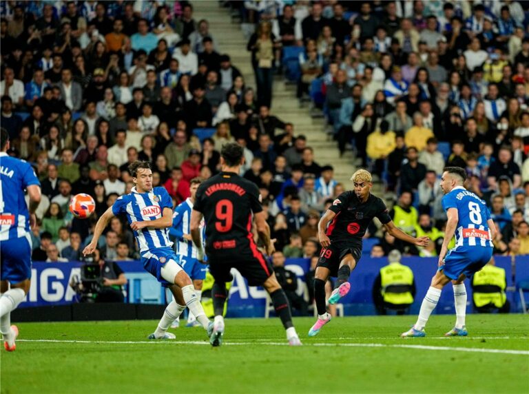 فيديو | برشلونة يفوز على إسبانيول بثنائية ويتوج بطلاً لـ الدوري الإسباني رسميًا فيديو | برشلونة يفوز على إسبانيول بثنائية ويتوج بطلاً لـ الدوري الإسباني رسميًا