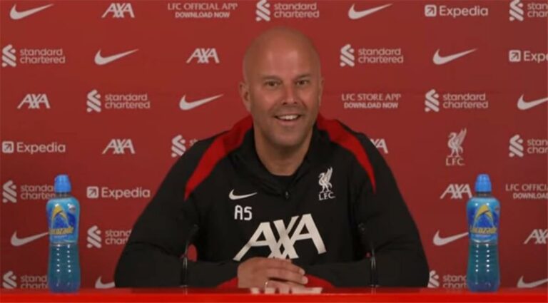 سلوت يرد على أنباء تعاقد ليفربول مع نجم باير ليفركوزن