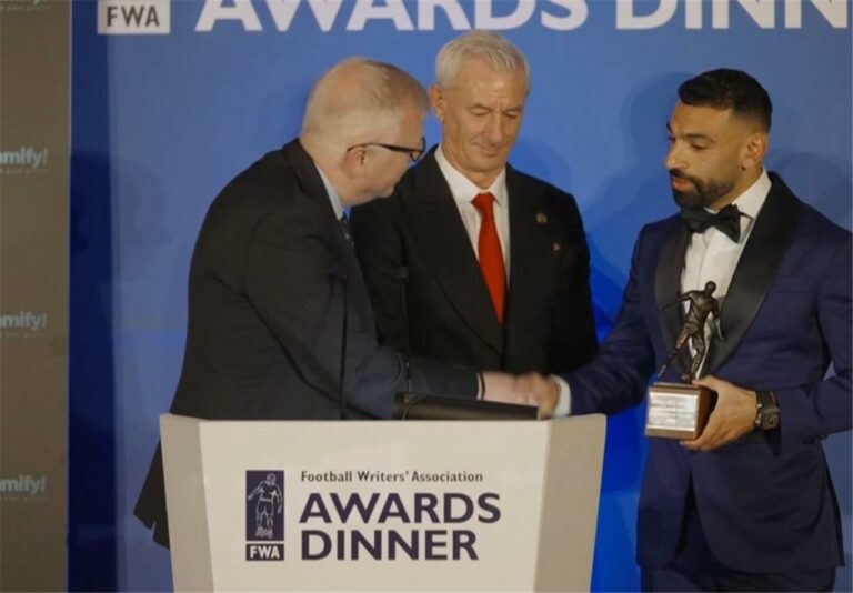 محمد صلاح: أريد حصد الثنائية والكرة الذهبية الموسم المقبل.. وكرة القدم في عصر راش مختلفة محمد صلاح: أريد حصد الثنائية والكرة الذهبية الموسم المقبل.. وكرة القدم في عصر راش مختلفة