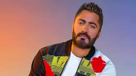 تامر حسني يمازح باسم سمرة في عيد ميلاده: "بيقتل التورتة مش بيقطعها"