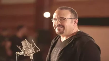 هشام عباس نجم حفل ثاني أيام عيد الأضحى على مسرح البالون