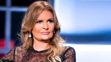 يسرا تتألق بالأحمر الناري في افتتاح مهرجان كان السينمائي