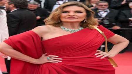 "على الريد كاربت".. يسرا تنشر صورًا جديدة من مشاركتها في مهرجان كان السينمائي