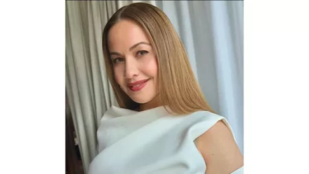 ساحرة .. رايا أبي راشد تخطف الأنظار بإطلالة جذابة في سابع أيام مهرجان كان