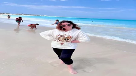 إلهام شاهين تنشر صورا وسط البحر من الساحل الشمالي.. والجمهور يعلق