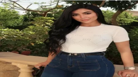 كارولين عزمي تتألق في أحدث ظهور.. والجمهور يعلق:"راوية البطل"