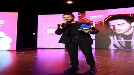 أحمد مالك يعلق على فوزه بجائزة "قمة الإبداع" كأفضل ممثل دراما