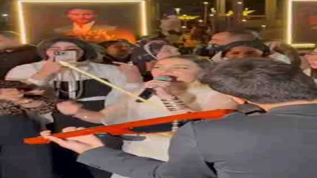 "حلوة يا بلدي" و"أكتر" لـ أصالة.. لأول مرة شام الذهبي تغني وسط الجمهور