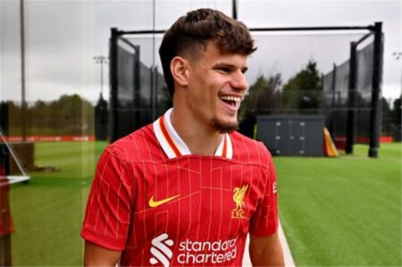 كيركيز: لاعب ليفربول سيرشدني.. ومكالمة سلوت سهلت انتقالي