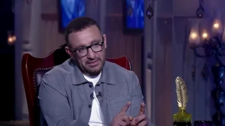 أحمد السقا ينشر صورته بملابس الإحرام بصحبة عمرو سعد وحمادة هلال