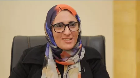 "مبروك عرفت تبقى تريند".. سارة وفيق تهاجم طارق الشناوي بعد انتقاده لفيلم "ريستارت"