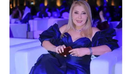 بفستان أزرق.. نادية الجندي أنيقة في أحدث ظهور لها
