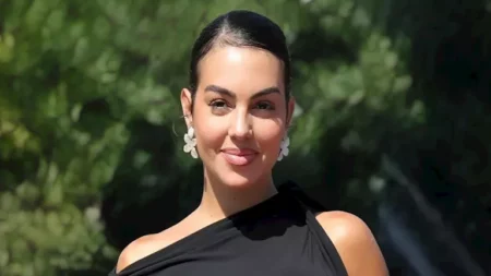 بـ فستان جريء.. 10 صور ساحرة لإطلالة جورجينا في أحدث ظهور