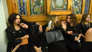 حدث في الفن| القبض على فنانة بتهمة حيازة المخدرات ورقص منى إش إش