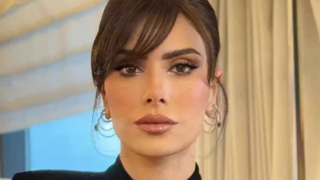 صبا مبارك بفستان قصير وجريء.. كيف نسقت إطلالتها؟