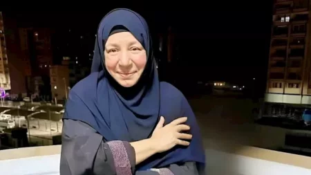 كيف تفاعل نجوم الفن والجمهور مع أحدث ظهور للفنانة عبلة كامل؟