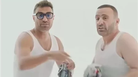 بطريقة كوميدية السقا وفهمي يروجان لفيلم "أحمد وأحمد"