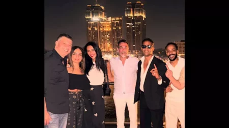 محمد رمضان ينشر صورًا له من حفل عشاء ويعلق: "مفاجأة كبيرة قريبا"