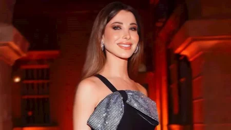 غير مناسبة وعادية.. ناقد موضة يعلق على إطلالة نانسي عجرم في أحدث ظهور