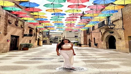 بإطلالة جريئة.. ناهد السباعي تحتفل بعيد الأضحى من برشلونة