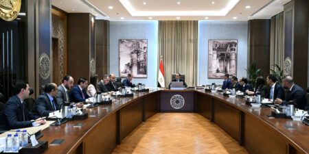 رئيس الوزراء يستعرض الموقف النهائي لضريبة الأرباح الرأسمالية على التعاملات بالبورصة 