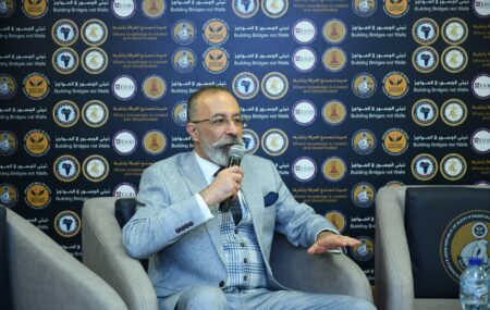 الرقابة المالية تستعرض تجربتها في إطلاق سوق الكربون الطوعي أمام وفد ليبي