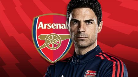 لاعب مانشستر يونايتد السابق يقترب من الانضمام للجهاز الفني لـ أرسنال