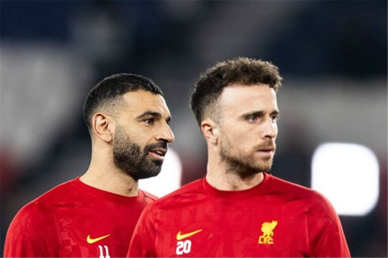 خائف من العودة لليفربول.. محمد صلاح يكسر صمته ويعلق لأول مرة على رحيل جوتا