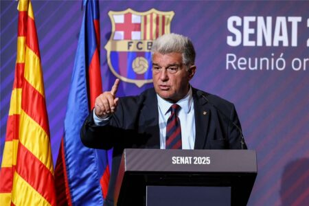 بعد فاتي ولينجليت.. لاعب جديد يستعد للرحيل عن برشلونة