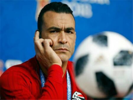 عصام الحضري يكشف عن ترتيب حراس الأهلي في الموسم الجديد.. ونصيحة لـ المهدي سليمان