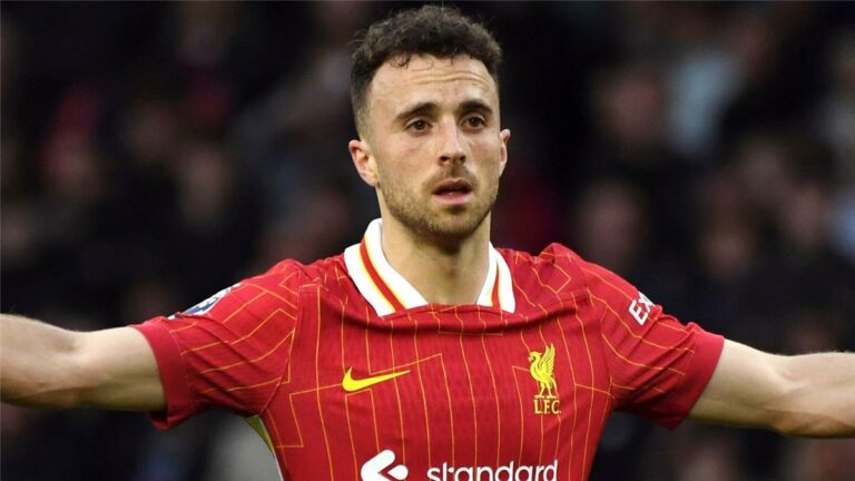 لاعب ليفربول يشارك في مراسم وداع ديوجو جوتا