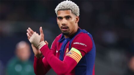 أراوخو يضع حدًا للتكهنات ويحسم مصيره مع برشلونة