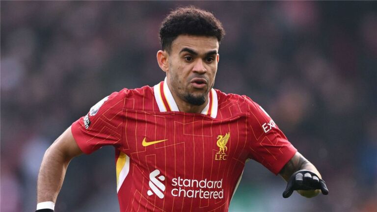 سكاي: دياز يبلغ ليفربول بموقفه النهائي من الرحيل في الصيف