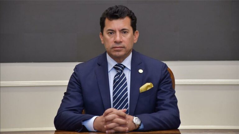 وزير الرياضة يفجر مفاجأة بشأن بند الـ8 سنوات في القانون الجديد