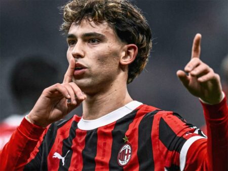 10 ملايين يورو قد تحسم موقف جواو فيليكس من الرحيل عن تشيلسي 10 ملايين يورو قد تحسم موقف جواو فيليكس من الرحيل عن تشيلسي