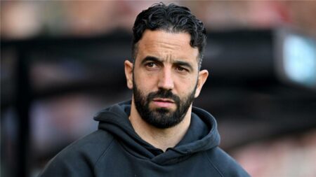 مانشستر يونايتد يُشعل السباق الإنجليزي على كنز برشلونة